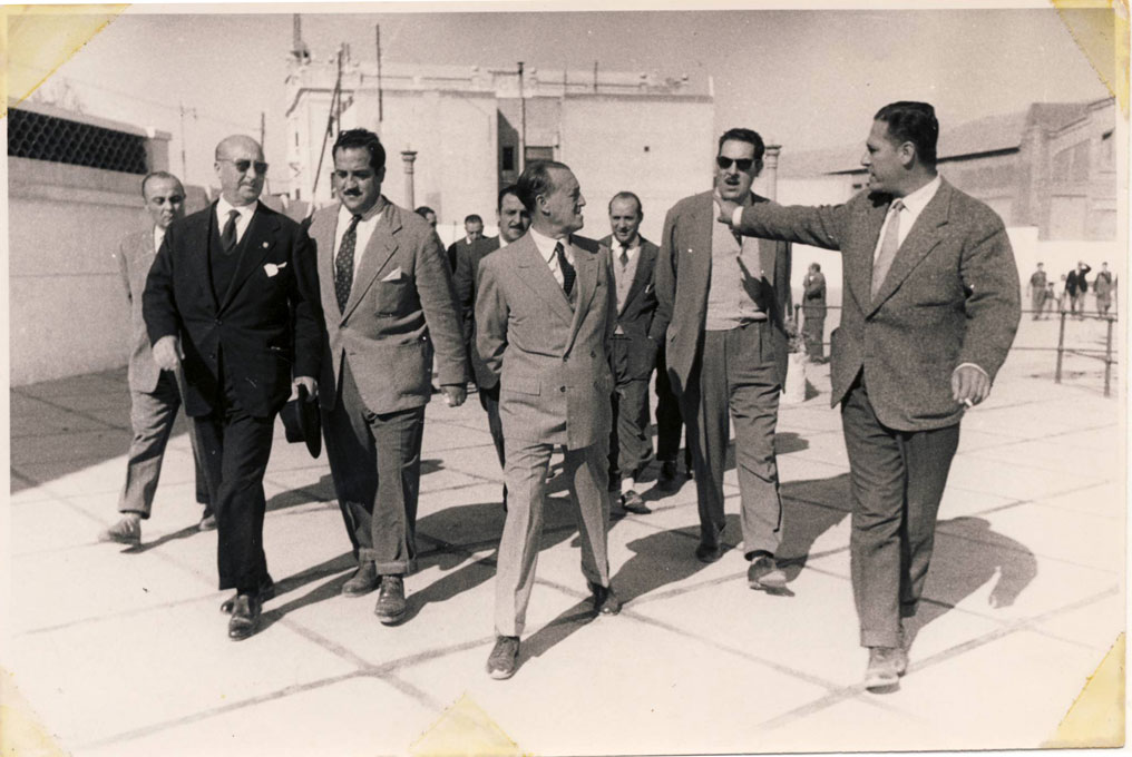 Cruz Roja atiende a los damnificados de la riada de Valencia de 1957