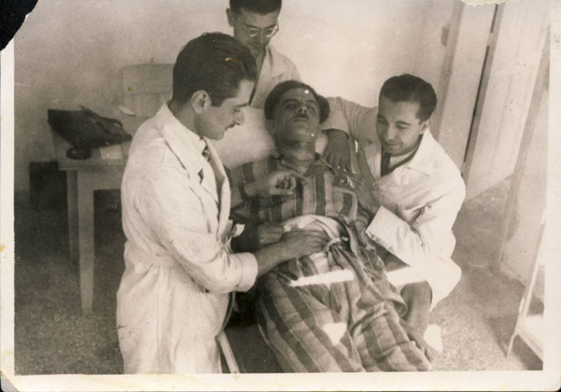 Explorando a un enfermo en un hospital polaco