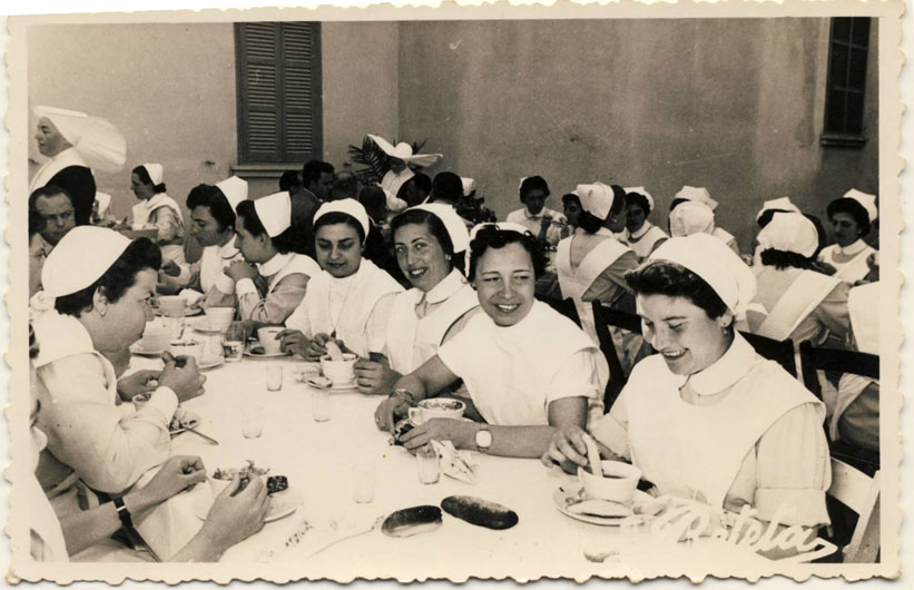 Equipo de enfermería del antiguo Hospital Sanjurjo (Valencia), 1956