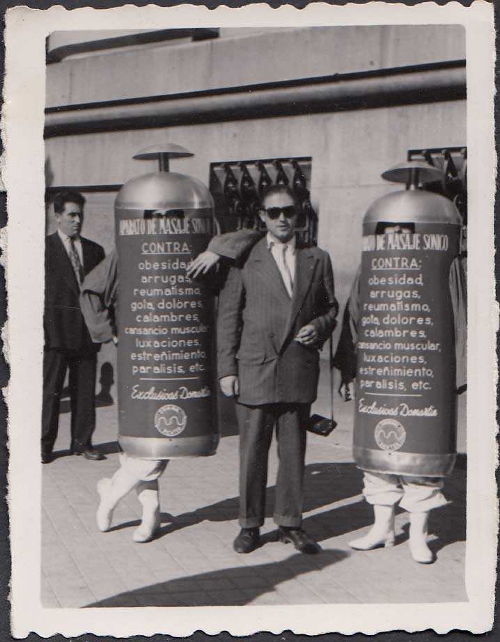 Publicidad de un aparato de masaje sónico por las calles de Madrid