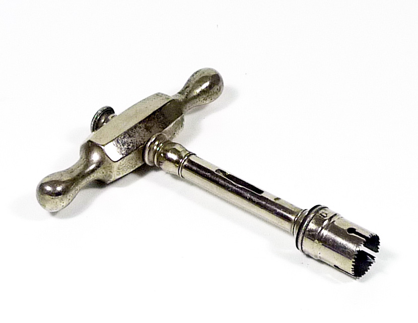 Tr&eacute;pano craneal con gu&iacute;a central