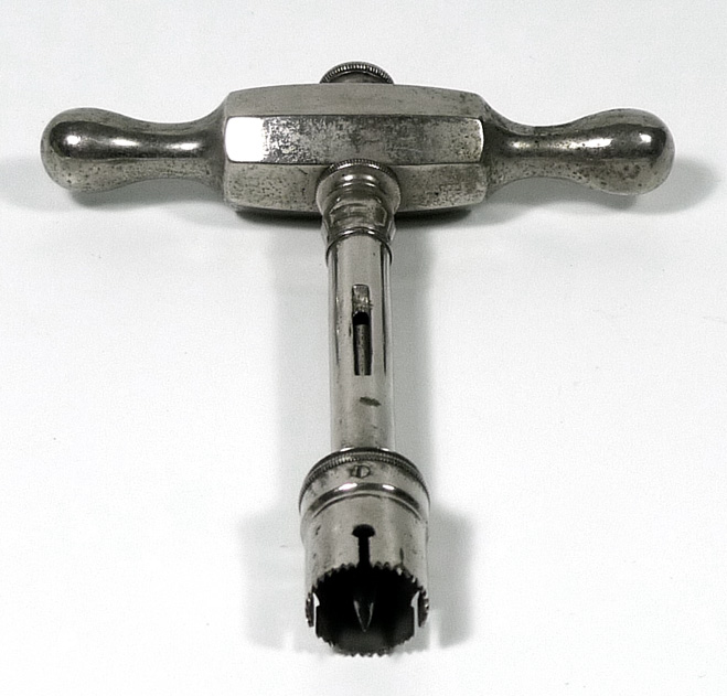 Tr&eacute;pano craneal con gu&iacute;a central regulable